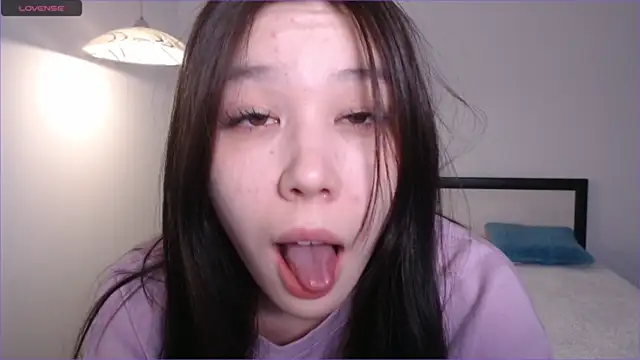 MianHelle nude on webcam for live sex chat
