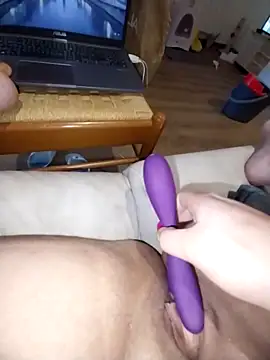 xxcatwomanxx nude on webcam for live sex chat
