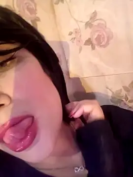 Zineeeb nude on webcam for live sex chat