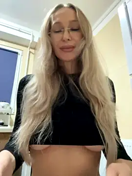 Evonne nude on webcam for live sex chat