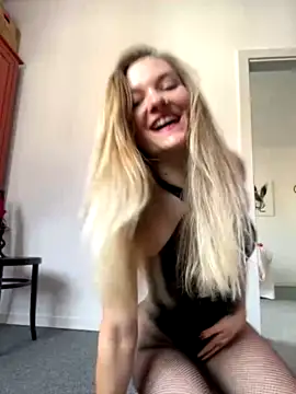 kylierealmadrid nude on webcam for live sex chat