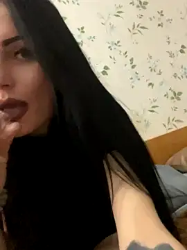 Tracey_Izzy nude on webcam for live sex chat