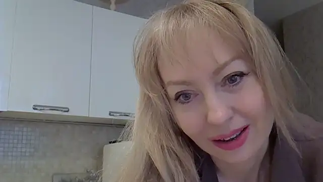 ZarinaSwift nude on webcam for live sex chat