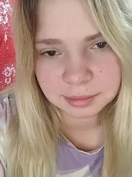 Zuli_Kiska nude on webcam for live sex chat