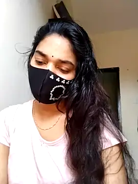 Cutiee_Sarah nude on webcam for live sex chat