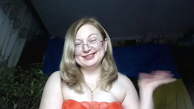 glowwormxo nude on webcam for live sex chat