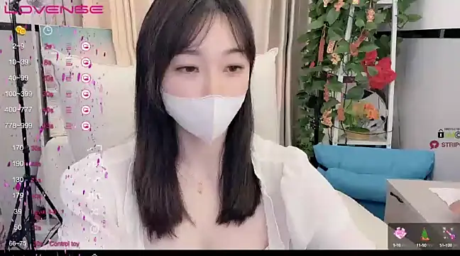 Lis-uu nude on webcam for live sex chat