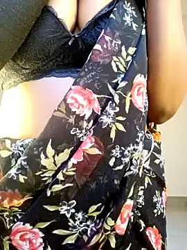 Samaira-22 nude on webcam for live sex chat