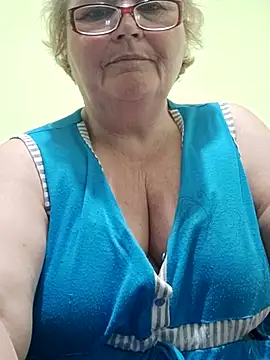 AlenushkaGold nude on webcam for live sex chat