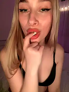 Cassiie_ nude on webcam for live sex chat