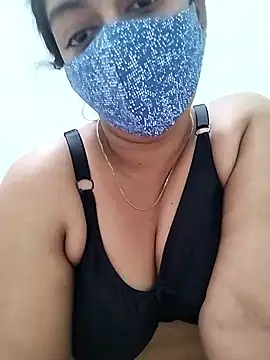 Chandra-Ray nude on webcam for live sex chat