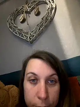 couplejoliepied nude on webcam for live sex chat