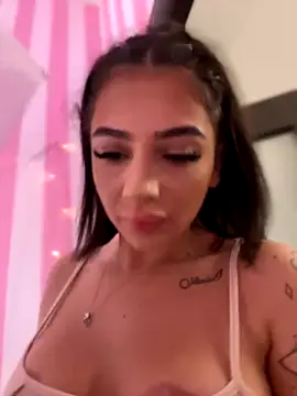 LaraVegas nude on webcam for live sex chat