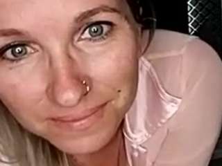 MamaDukes fully nude on Live Sex Chat