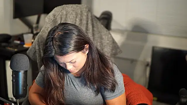 Bubbleliyah nude on webcam for live sex chat