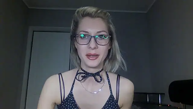 Darling420 nude on webcam for live sex chat