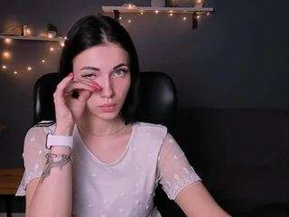 lili-stinger fully nude on Live Sex Chat