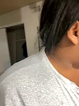 ManilaBliss nude on webcam for live sex chat