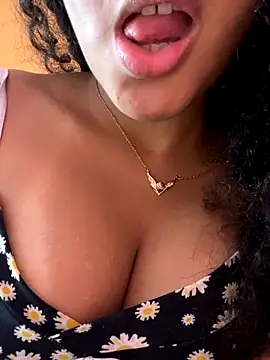 Melchinhoss nude on webcam for live sex chat