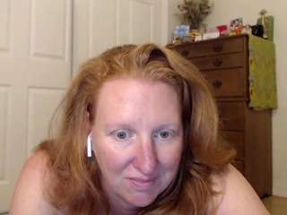 Naked Honey Bee fully nude on Live Sex Chat