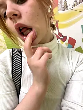 SiaCute nude on webcam for live sex chat