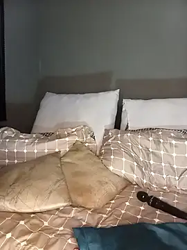 Candice18xx nude on webcam for live sex chat