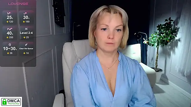 Juarnea nude on webcam for live sex chat