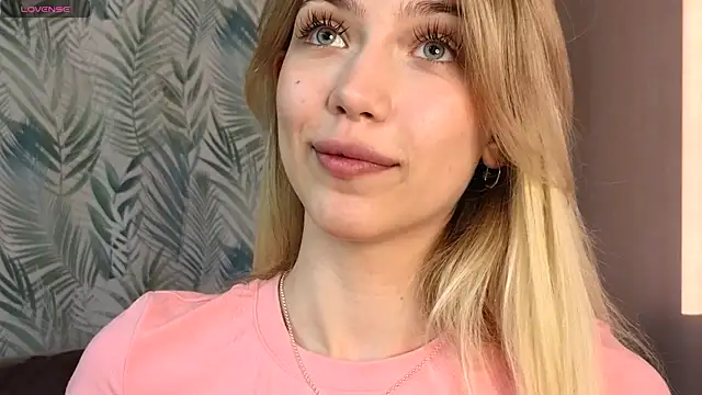 Rainaslater nude on webcam for live sex chat