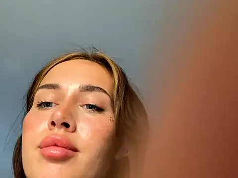 RobynRichards nude on webcam for live sex chat