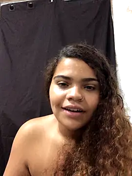 SamanthaV27 nude on webcam for live sex chat