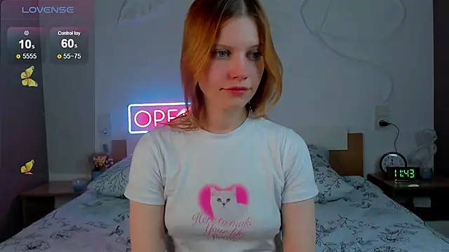TaraBrooks nude on webcam for live sex chat