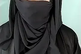 Zeynep-Lahsen nude on webcam for live sex chat