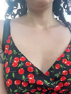 Strawberry_queen91 nude on webcam for live sex chat