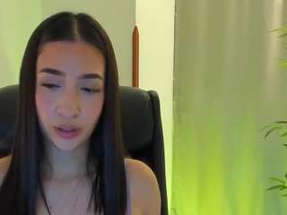luisa-18 fully nude on Live Sex Chat