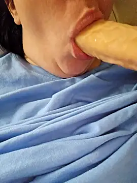 Queengirl28_ nude on webcam for live sex chat