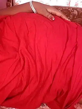 2Boudi nude on webcam for live sex chat
