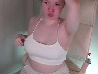 Mia-Elfe fully nude on Live Sex Chat