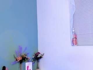 Lovely-Nicki fully nude on Live Sex Chat