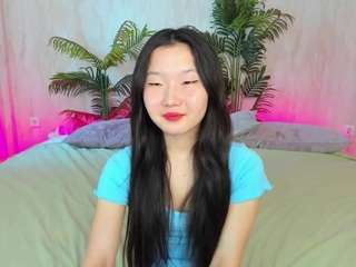 Pretty-Luly fully nude on Live Sex Chat