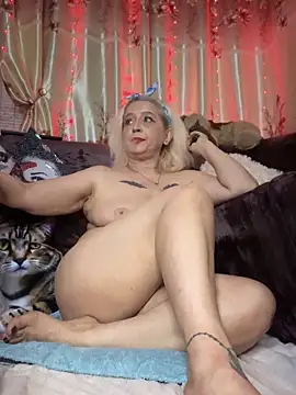 SquirtMilf00 nude on webcam for live sex chat