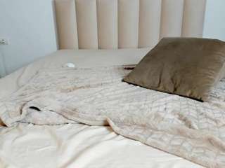 Saradiamond01 fully nude on Live Sex Chat