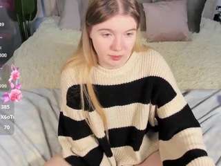 Juli-Mayer fully nude on Live Sex Chat