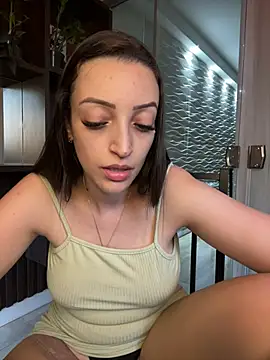 BelleLouise13 nude on webcam for live sex chat