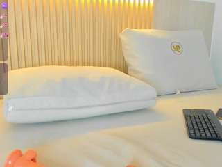 Emily-Volkov fully nude on Live Sex Chat