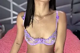 Laura-Khalifa nude on webcam for live sex chat