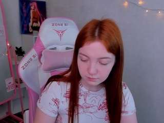 Carolyn-Foxy fully nude on Live Sex Chat