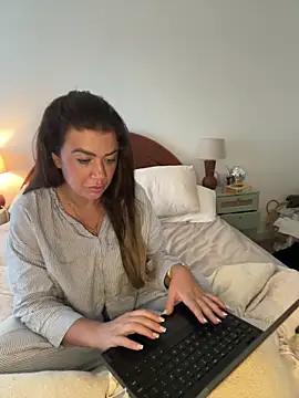 Caseybaby nude on webcam for live sex chat