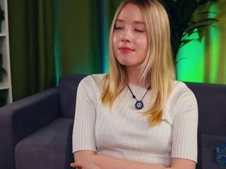 Maxine fully nude on Live Sex Chat