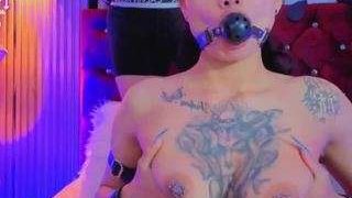 tonyandmia2 fully nude on Live Sex Chat