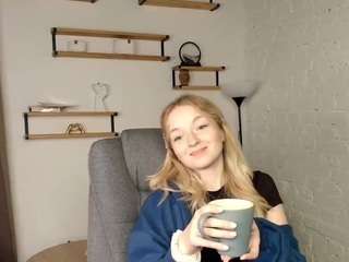 EdinaCroswell fully nude on Live Sex Chat